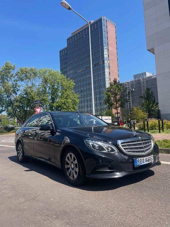Gebraucht Mercedes E220 Elegance 170 PS (125 kW) 2014 Schwarz Limousine