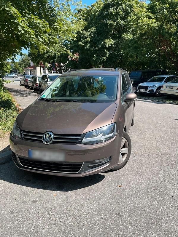 Braun Gebraucht 2011 VW Sharan Van / Kleinbus | 14.999 € (Teuer) - Bild 1/3