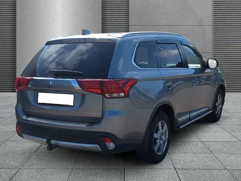 Gebraucht Mitsubishi Outlander Edition 150 PS (110 kW) 2017 Grau metallic SUV