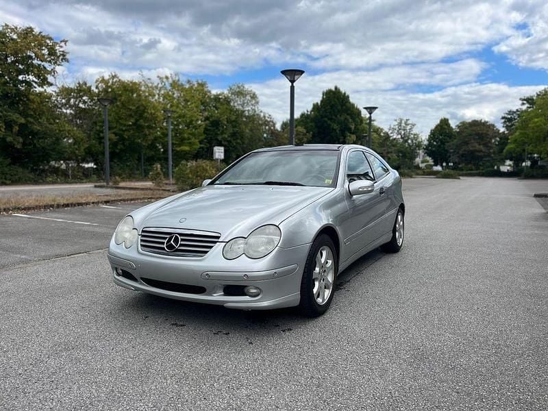 Silber Gebraucht 2005 Mercedes C180 Coupé | 2.780 € (Fairer Preis) - Bild 1/4