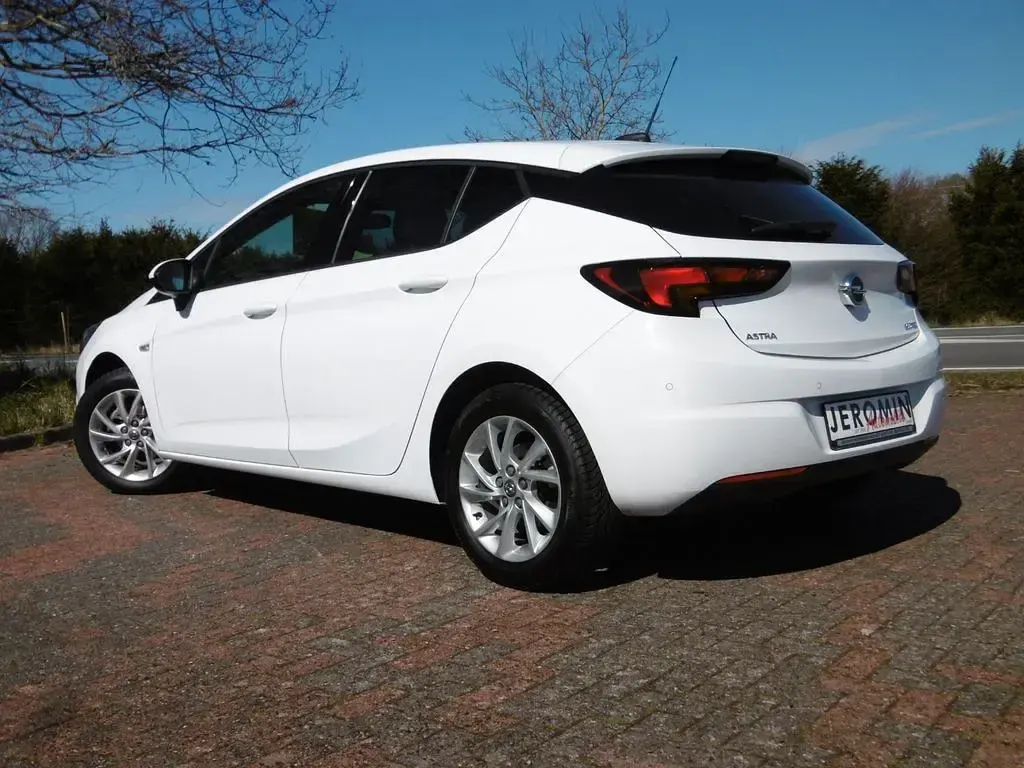 Gebraucht Opel Astra Active 105 PS (77 kW) 2018 Weiß Limousine