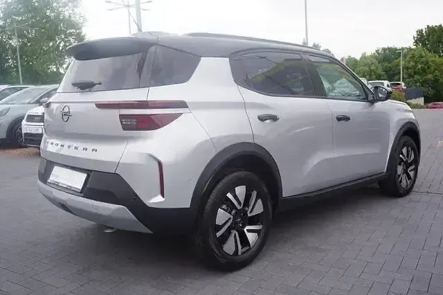 Neu Opel Frontera Ultimate 145 PS (106 kW) 2026 Khakigrünmet. SUV
