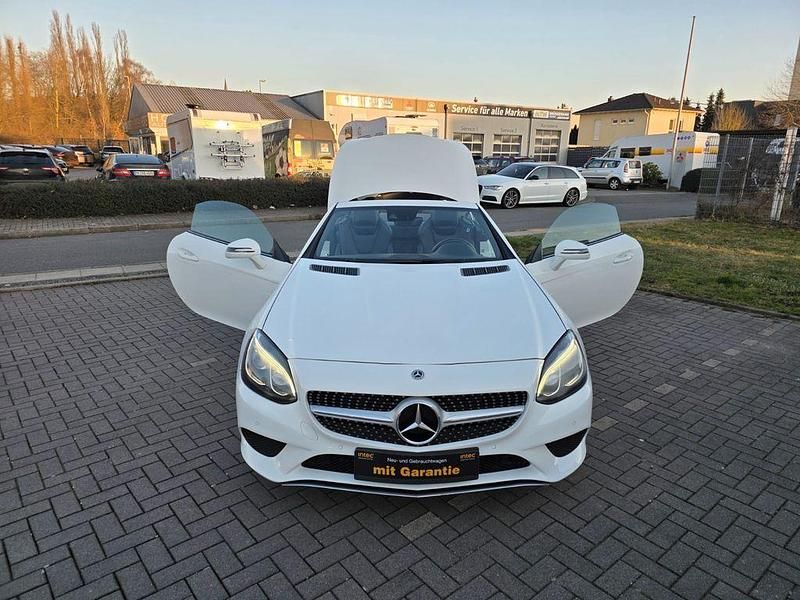 Gebraucht Mercedes SLC300 245 PS (180 kW) 2018 Weiß Cabrio