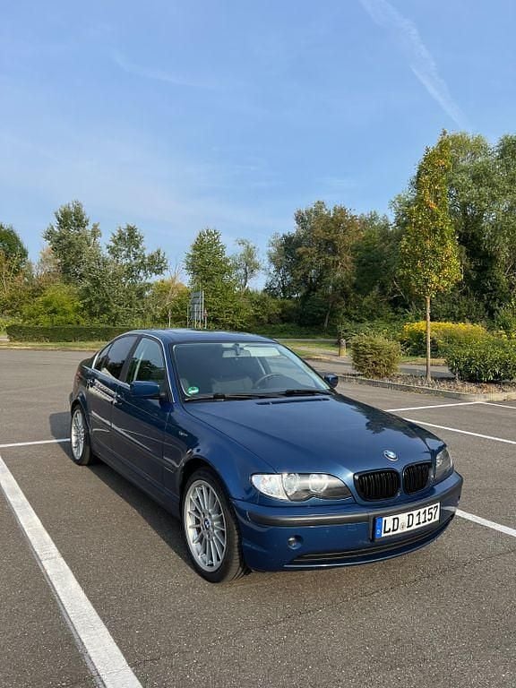 Blau Gebraucht 2002 BMW 320 Limousine | 2.200 € (Superpreis) - Bild 1/4