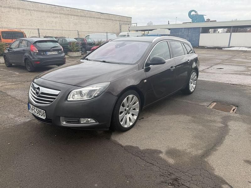Gebraucht Opel Insignia 194 PS (142 kW) 2013 Braun Kombi