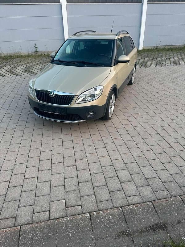Gold Gebraucht 2010 Skoda Fabia Kombi | 3.300 € - Bild 1/4