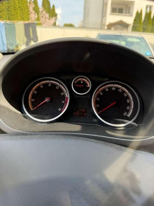 Gebraucht Opel Corsa Satellite 87 PS (63 kW) 2011 Grün Kleinwagen