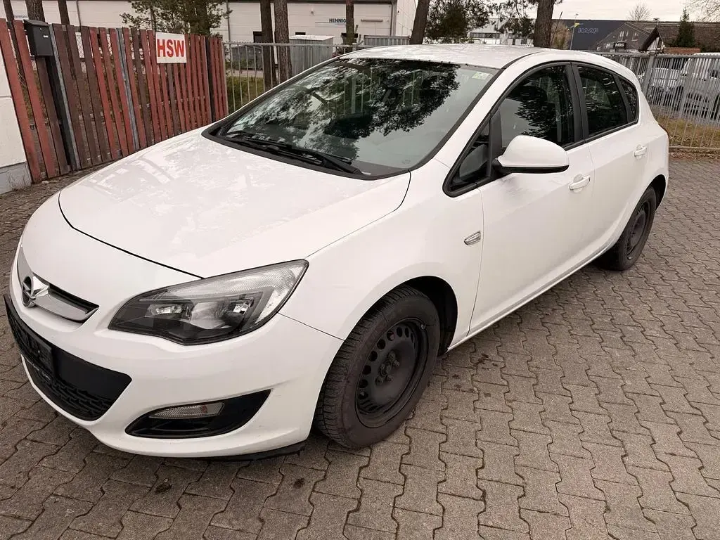 Second-hand Opel Astra Selection 87 CP (63 kW) 2013 Alb Berlinǎ
