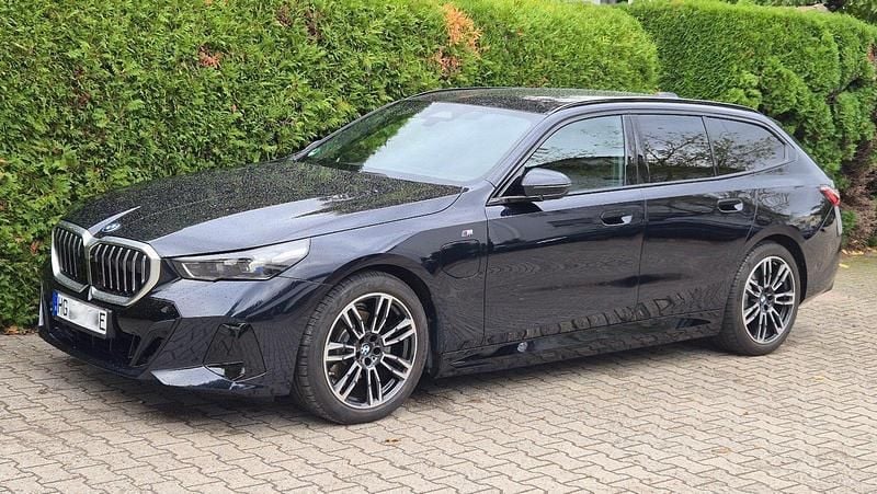 Gebraucht BMW 530e M Sport 299 PS (219 kW) 2024 Schwarz Kombi