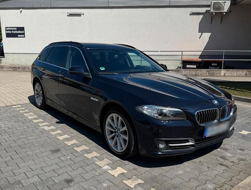 Blau Gebraucht 2015 BMW 530 Sport Line Kombi | 17.499 € (Fairer Preis) - Bild 1/4