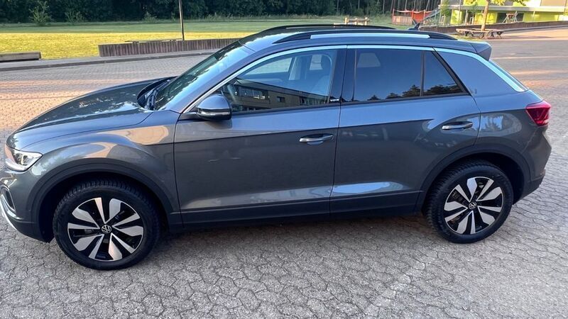Grau Gebraucht 2024 VW T-Roc Move SUV | 30.499 € (Fairer Preis) - Bild 1/4
