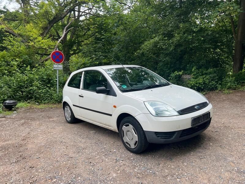 Weiß Gebraucht 2003 Ford Fiesta Kleinwagen | 400 € (Superpreis) - Bild 1/4