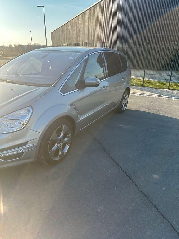 Gebraucht Ford S-MAX Titanium 140 PS (102 kW) 2012 Silber Van / Kleinbus