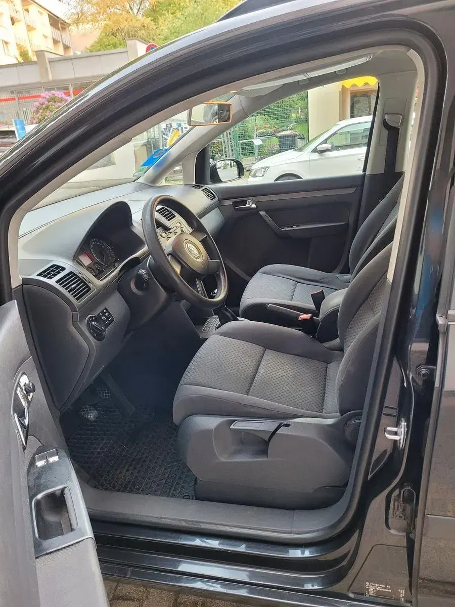 Używany VW Touran Basis 101 KM (74 kW) 2003 Czarny Minivan
