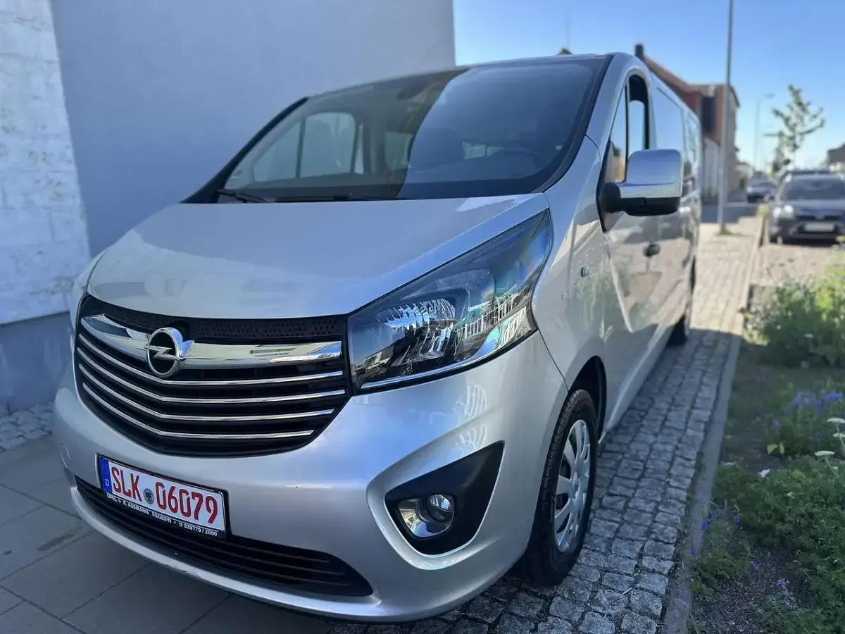Używany Opel Vivaro 125 KM (91 kW) 2018 Szary Minivan