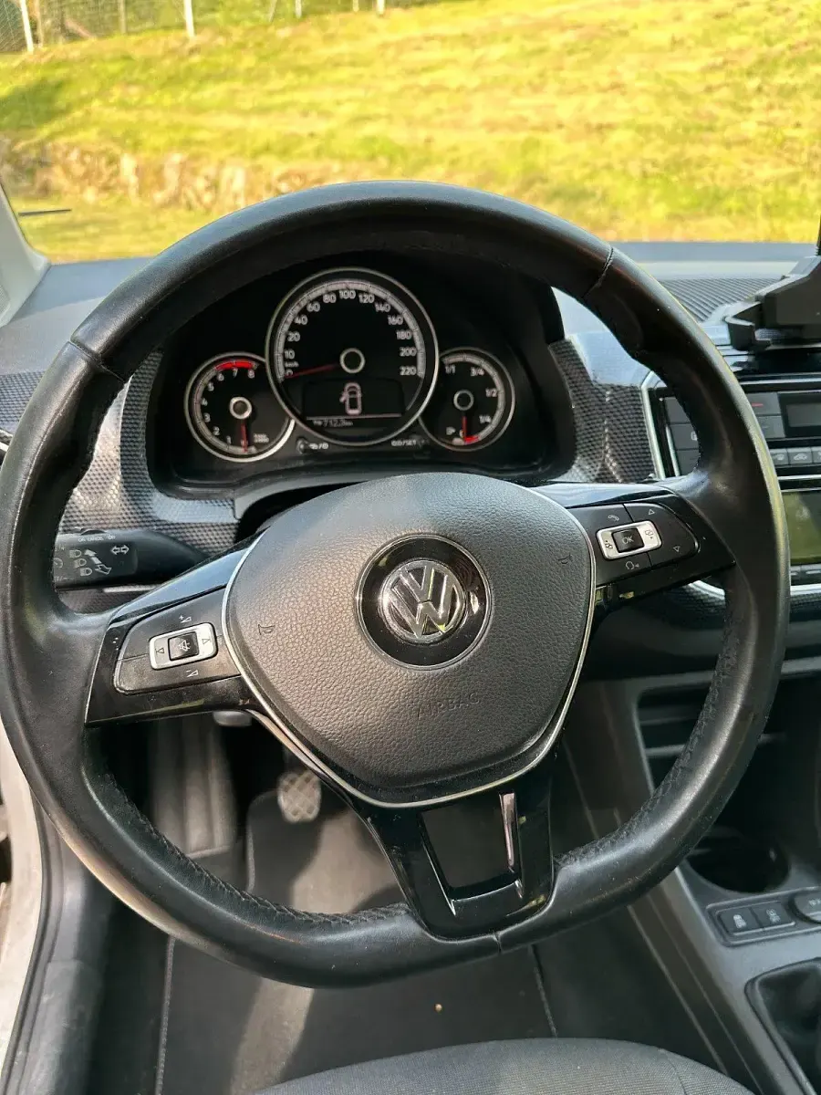 Używany VW up! 60 KM (44 kW) 2016 Biały Hatchback