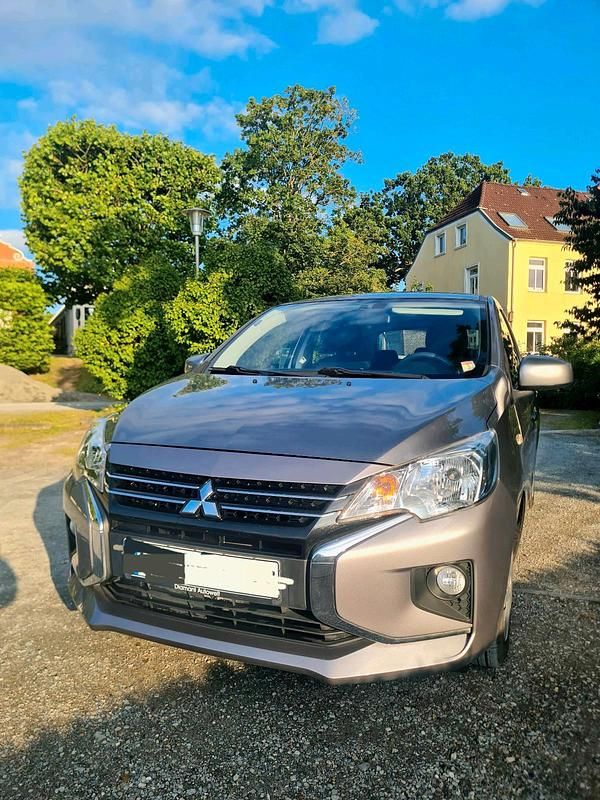 Grau Gebraucht 2022 Mitsubishi Space Star Select Limousine | 9.600 € (Guter Preis) - Bild 1/4