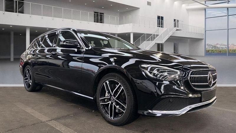 Gebraucht Mercedes E300 194 PS (142 kW) 2022 Schwarz Kombi