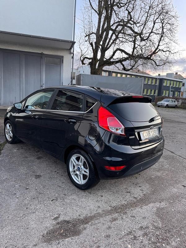 Gebraucht Ford Fiesta 100 PS (73 kW) 2014 Schwarz Kleinwagen