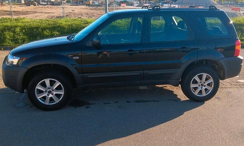 Second-hand Ford Maverick 150 CP (110 kW) 2005 Negru SUV