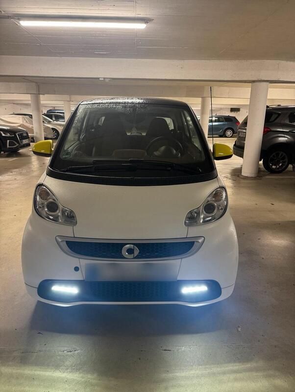 Weiß Gebraucht 2014 Smart ForTwo Coupé Kleinwagen | 6.900 € - Bild 1/4