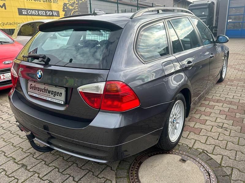 Gebraucht BMW 318 143 PS (105 kW) 2007 Grau Kombi