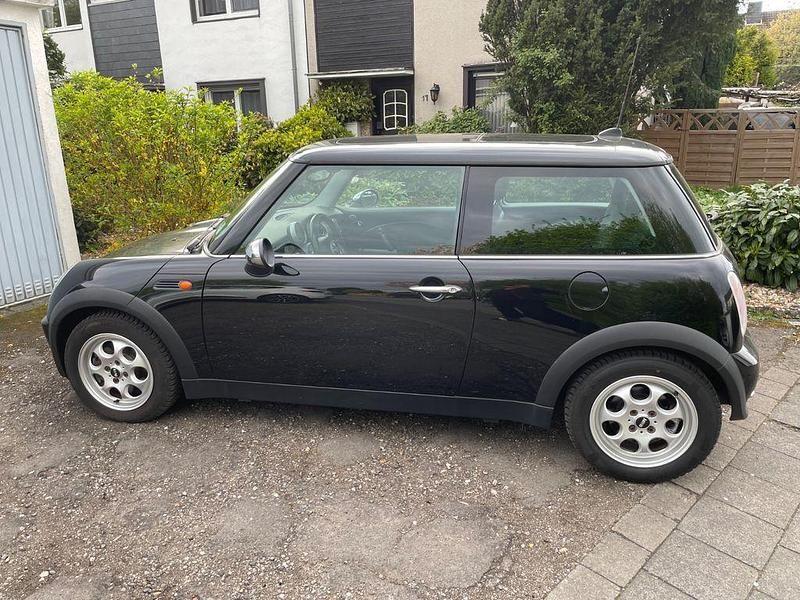 Schwarz Gebraucht 2004 Mini ONE Kleinwagen | 4.999 € (Etwas zu teuer) - Bild 1/4