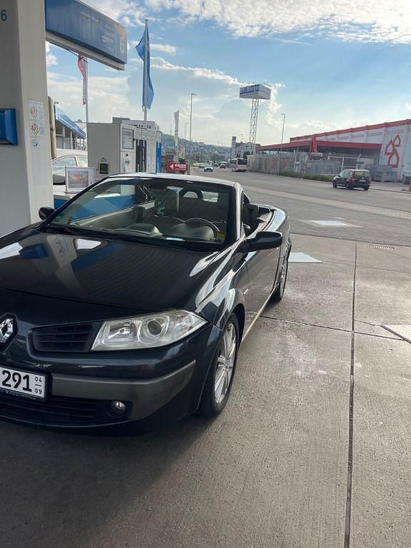 Grau Gebraucht 2006 Renault Mégane Cabriolet Dynamique Cabrio | 2.700 € (Guter Preis) - Bild 1/4