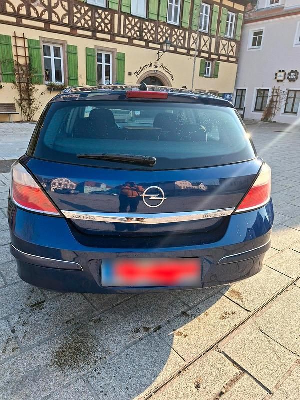 Gebraucht Opel Astra 105 PS (77 kW) 2005 Blau Limousine