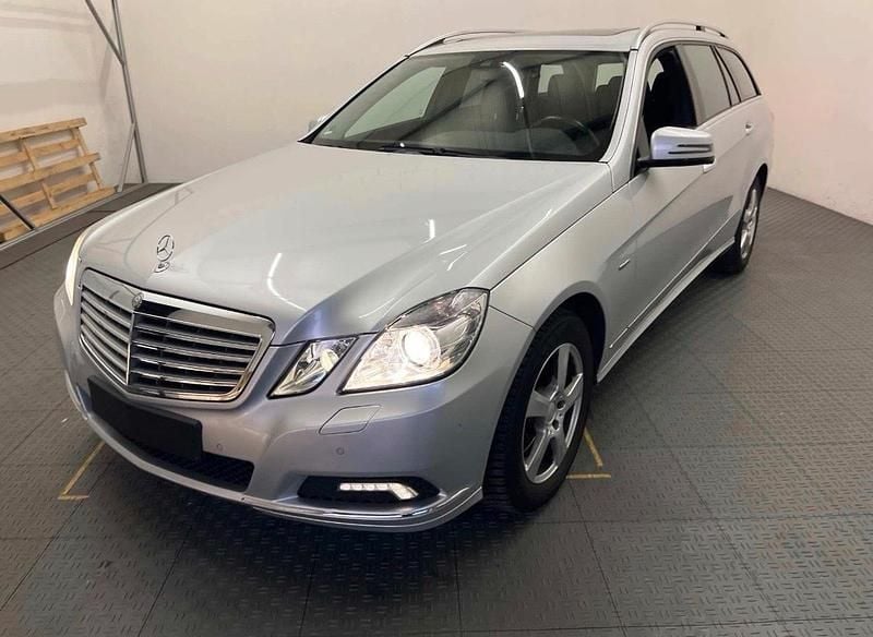 Gebraucht Mercedes E250 Elegance 204 PS (150 kW) 2010 Silber Kombi