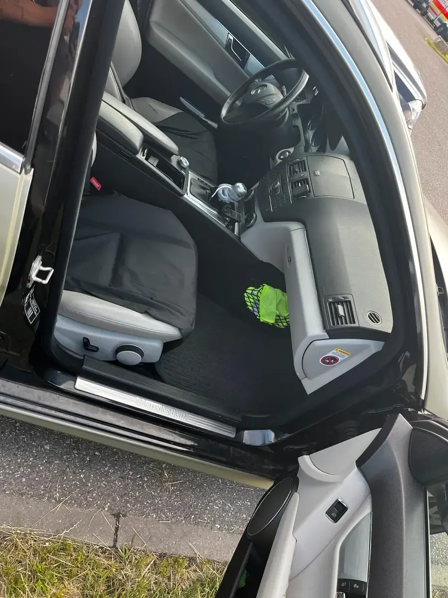 Gebraucht Mercedes C250 204 PS (150 kW) 2010 Schwarz Kombi