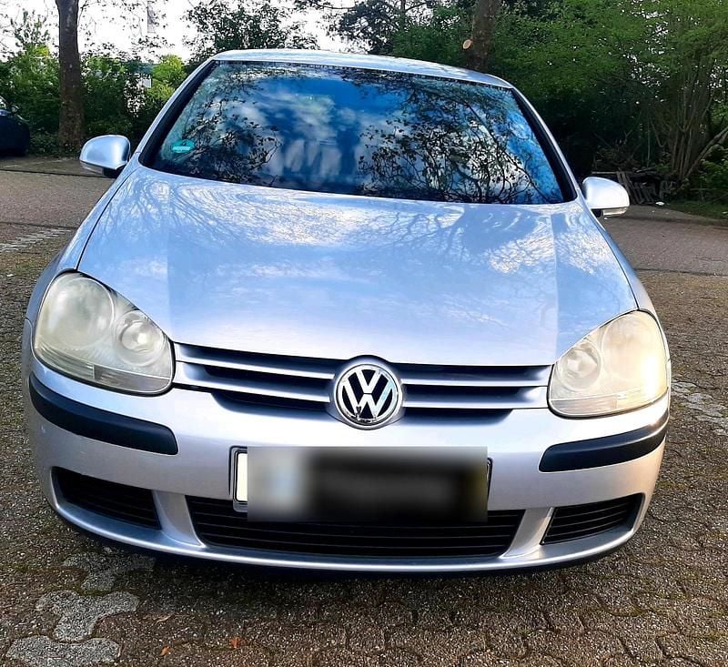 Second-hand VW Golf IV 101 CP (74 kW) 2005 Argintiu Berlinǎ