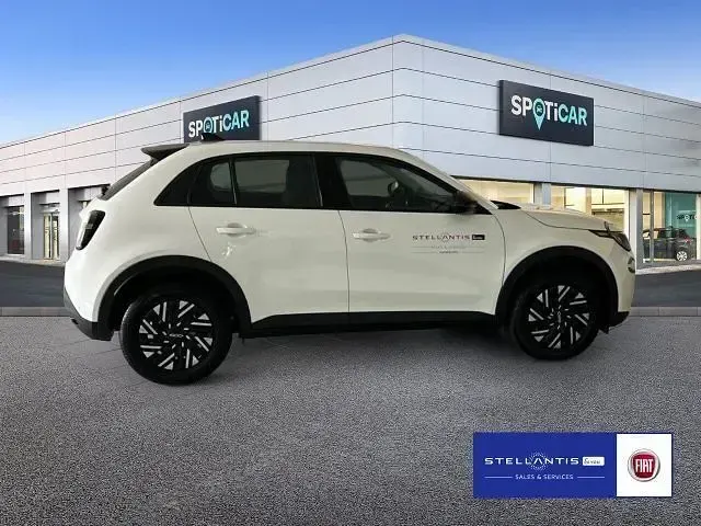 Neu Fiat 600 101 PS (74 kW) 2025 Weiß SUV