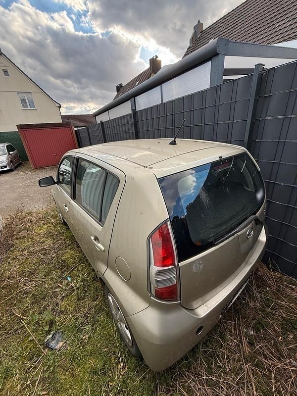 Gebraucht Daihatsu Sirion 69 PS (50 kW) 2009 Gelb Kleinwagen