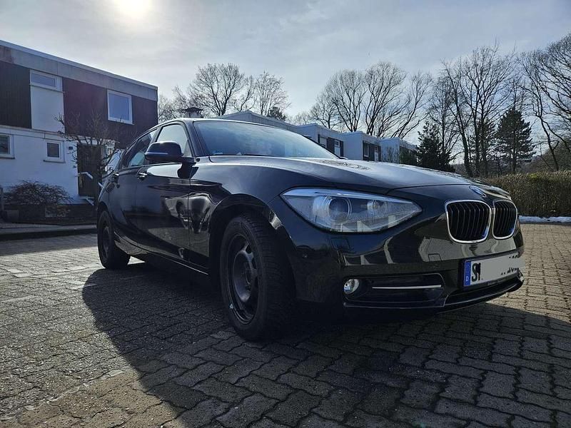 Schwarz Gebraucht 2012 BMW 118 Sport Line Kleinwagen | 5.500 € (Fairer Preis) - Bild 1/4