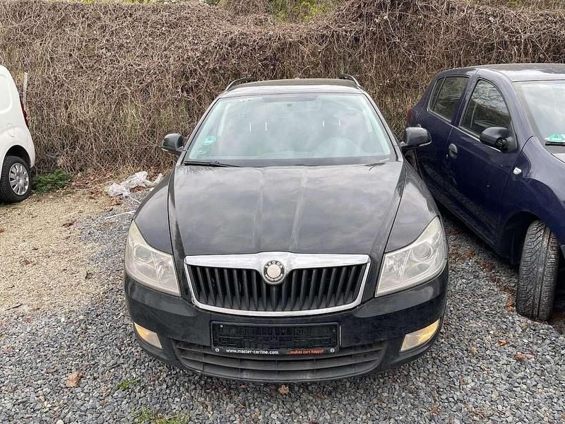 Gebraucht Skoda Octavia Ambiente 122 PS (89 kW) 2009 Schwarzmagic perleffekt Kombi