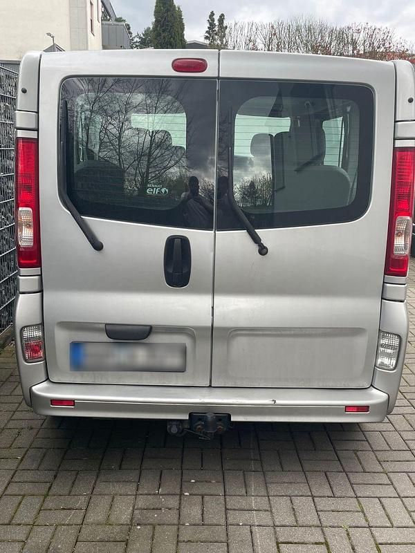 Gebraucht Renault Trafic 114 PS (83 kW) 2012 Silber Van / Kleinbus