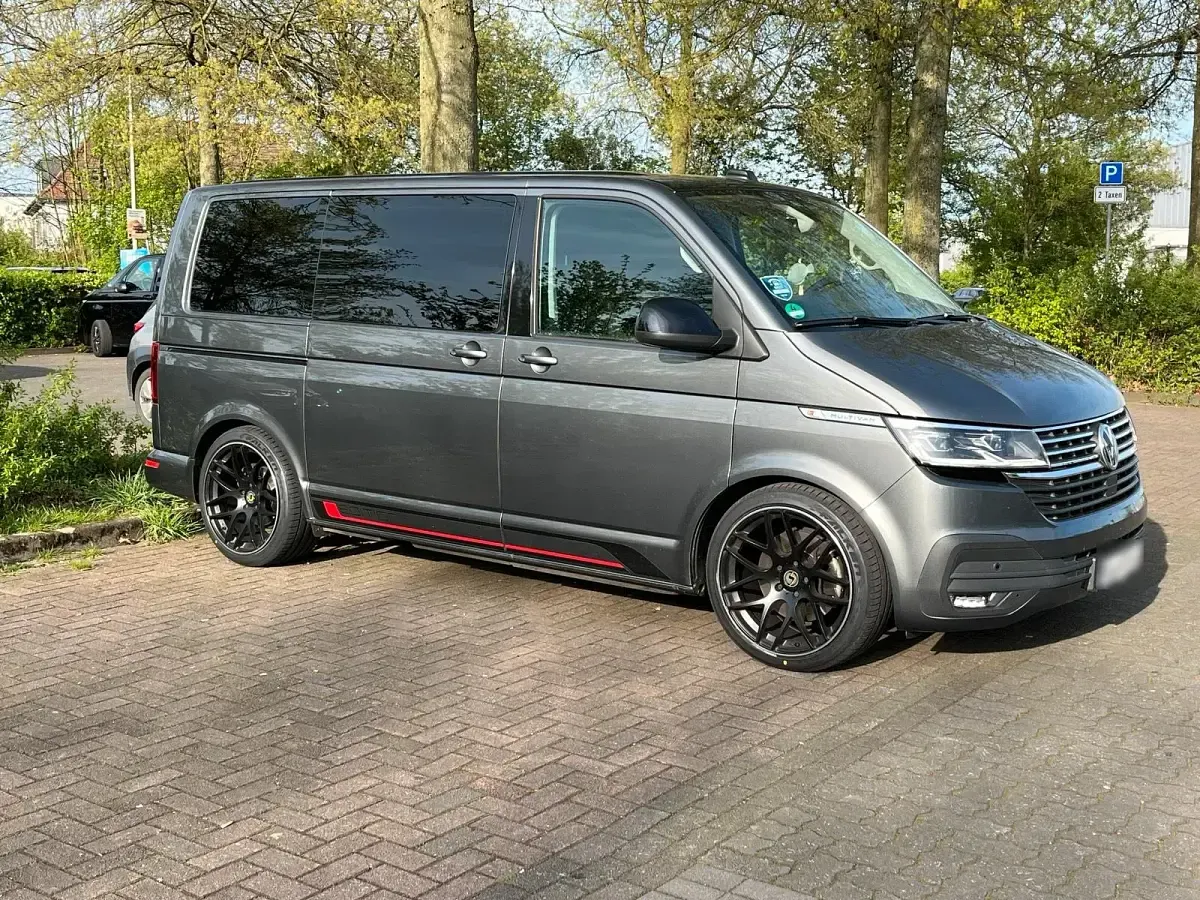 Gebraucht VW Multivan Edition 150 PS (110 kW) 2020 Grau Van / Kleinbus