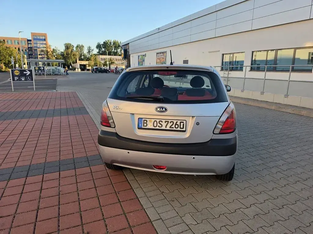 Gebraucht Kia Rio EX 97 PS (71 kW) 2005 Silber Limousine