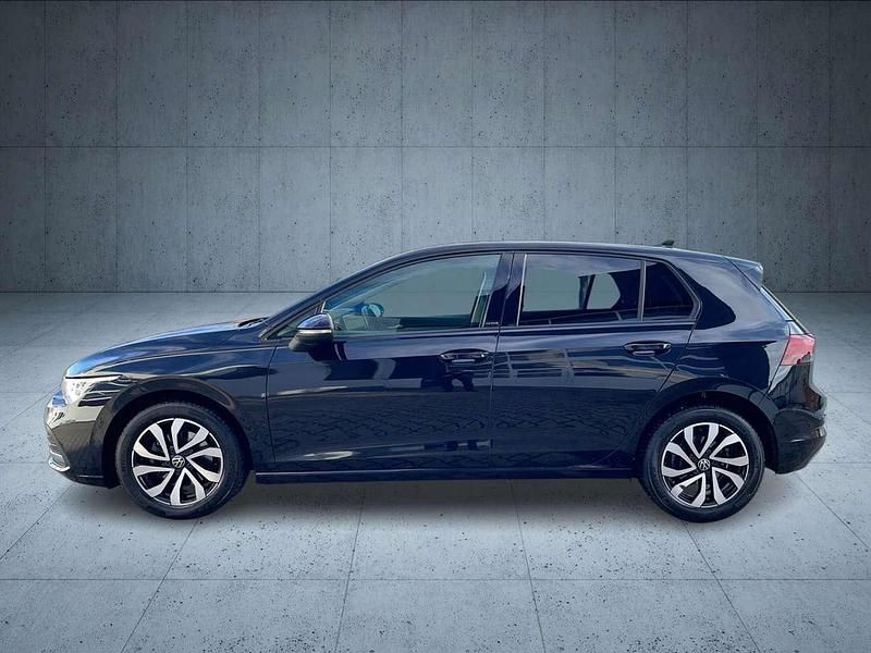 Gebraucht VW Golf VIII Active 150 PS (110 kW) 2023 Deep black perleffekt Limousine