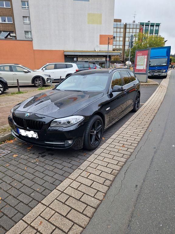 Gebraucht BMW 520 184 PS (135 kW) 2010 Schwarz Limousine