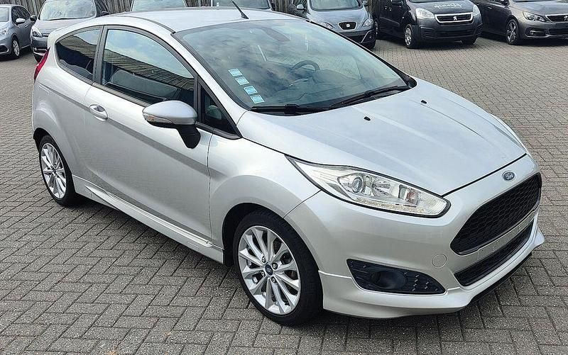 Silber Gebraucht 2013 Ford Fiesta Titanium Kleinwagen | 3.500 € (Superpreis) - Bild 1/4