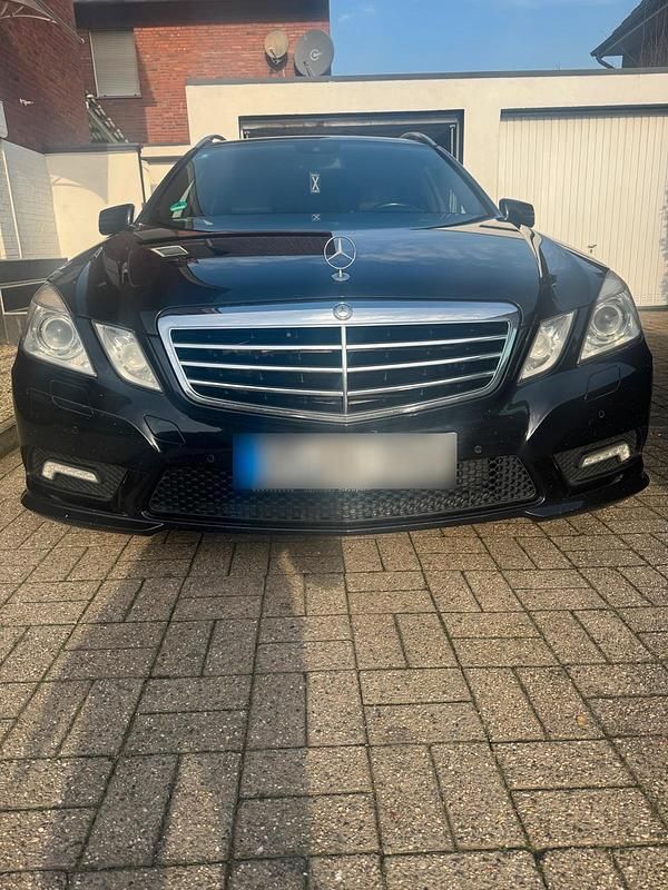 Gebraucht Mercedes E350 Avantgarde 265 PS (194 kW) 2011 Schwarz Kombi