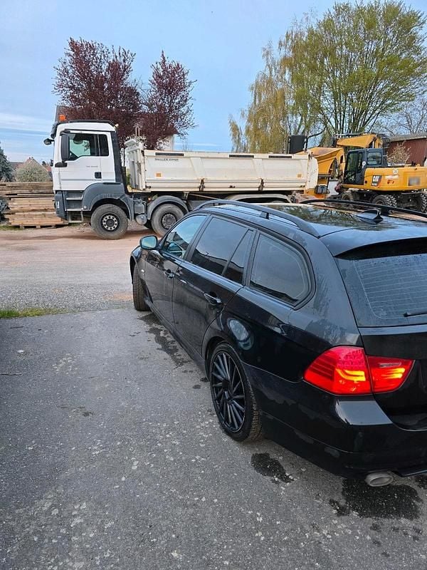 Gebraucht BMW 320 177 PS (130 kW) 2008 Schwarz Kombi