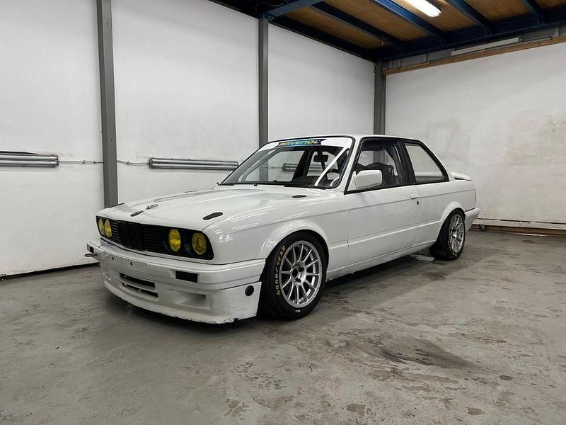 Weiß Gebraucht 1988 BMW 325 Performance | 29.999 € - Bild 1/4