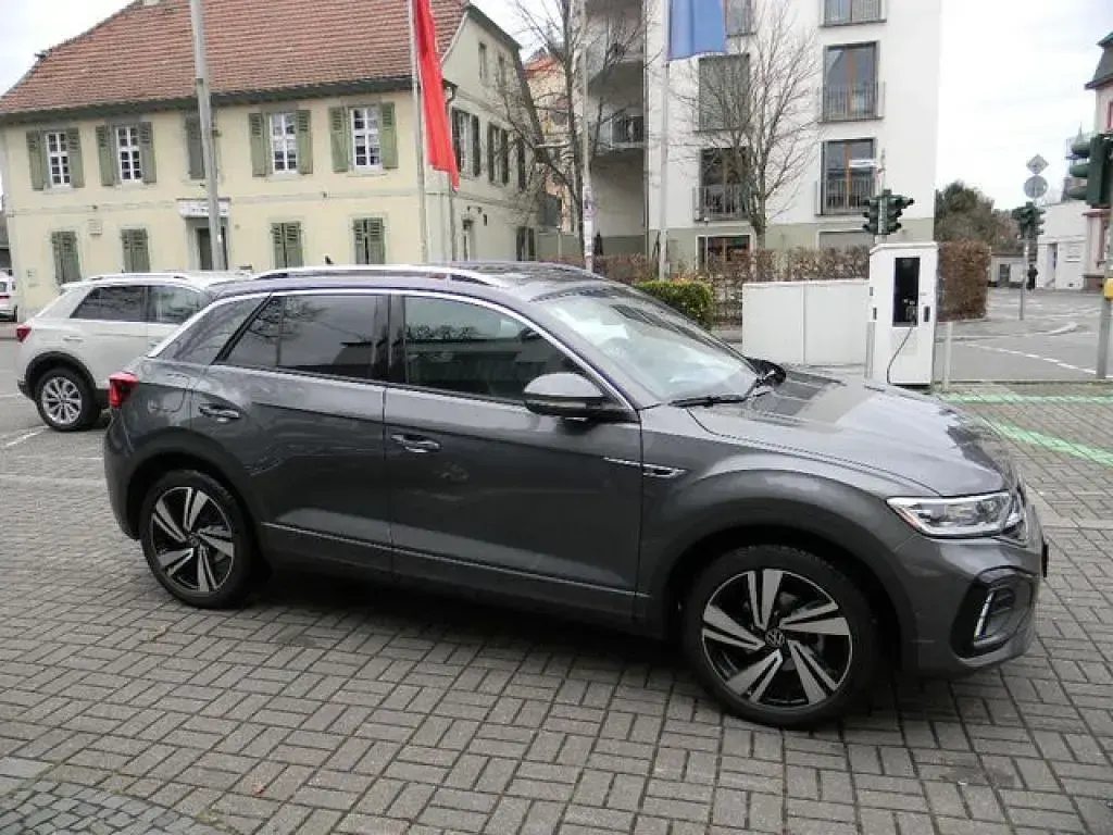 Second-hand VW T-Roc R-line 150 CP (110 kW) 2023 Gri SUV