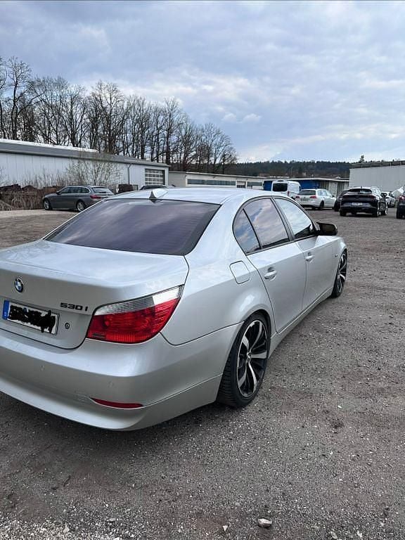 Gebraucht BMW 530 258 PS (189 kW) 2005 Silber Limousine