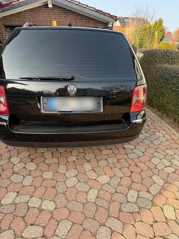 Gebraucht VW Passat 131 PS (96 kW) 2001 Schwarz Kombi