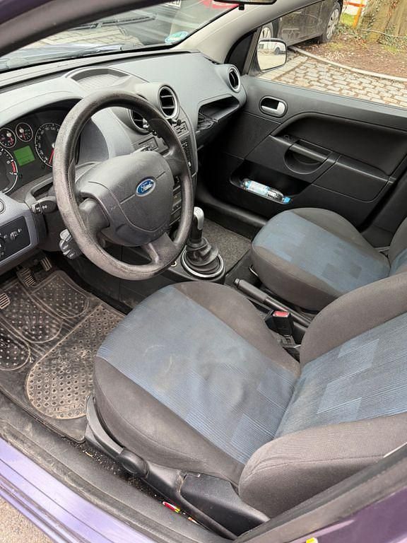 Gebraucht Ford Fiesta Ambiente 60 PS (44 kW) 2006 Schwarz Kleinwagen