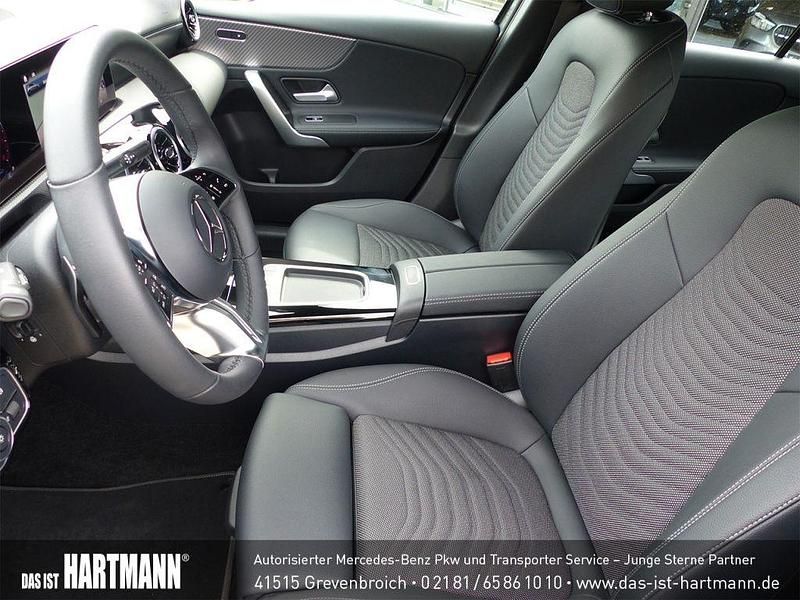Gebraucht Mercedes A180 Progressive 136 PS (100 kW) 2024 Mountaingrau metallic Limousine